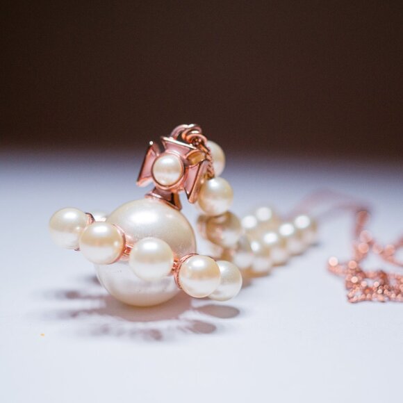 Vivienne Westwood Long Orb Pearl Necklace - Picture 3 of 7